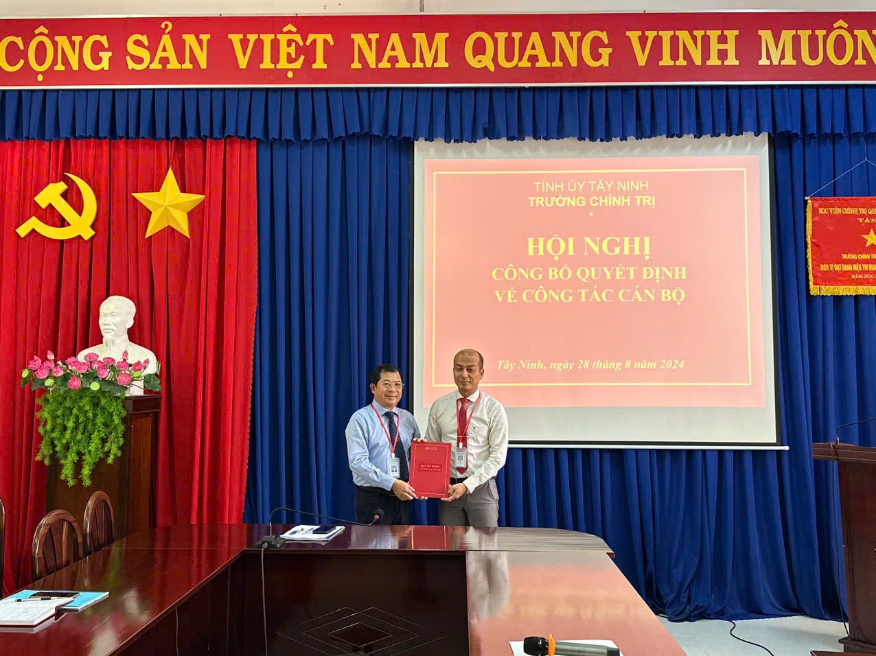 TRƯỜNG CHÍNH TRỊ TÂY NINH TỔ CHỨC HỘI NGHỊ CÔNG BỐ QUYẾT ĐỊNH VỀ CÔNG TÁC CÁN BỘ