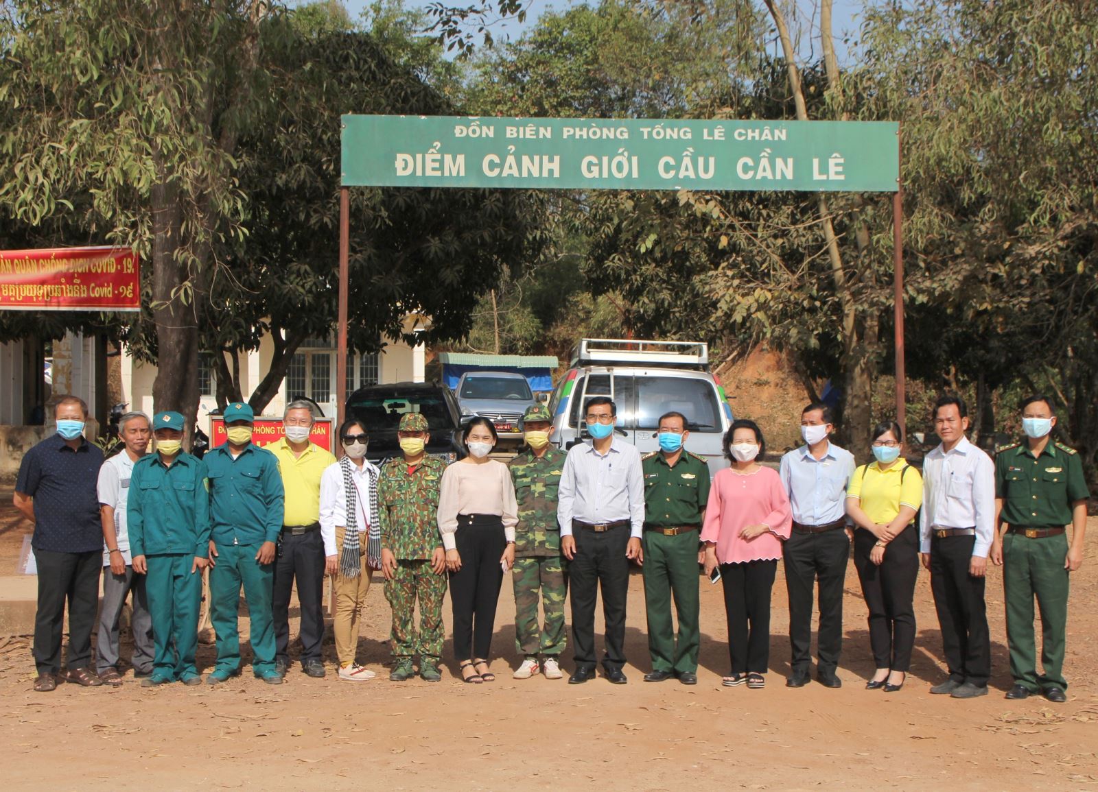 THĂM TẶNG QUÀ CÁC CHỐT BIÊN PHÒNG NHÂN DỊP TẾT NGUYÊN ĐÁN TÂN SỬU NĂM 2021